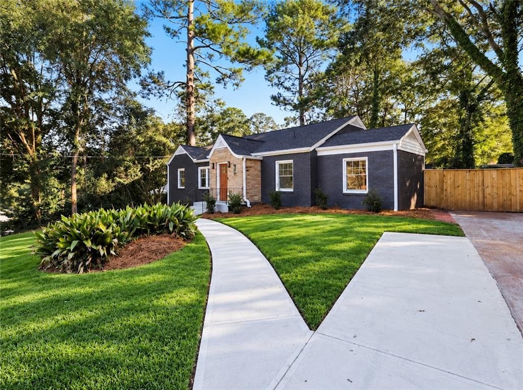 3 bedroom, 2 bathroom, 1,500 sq ft single family residence for sale at 1807 Buckeye Street, Atlanta, GA 30310 — photo 3