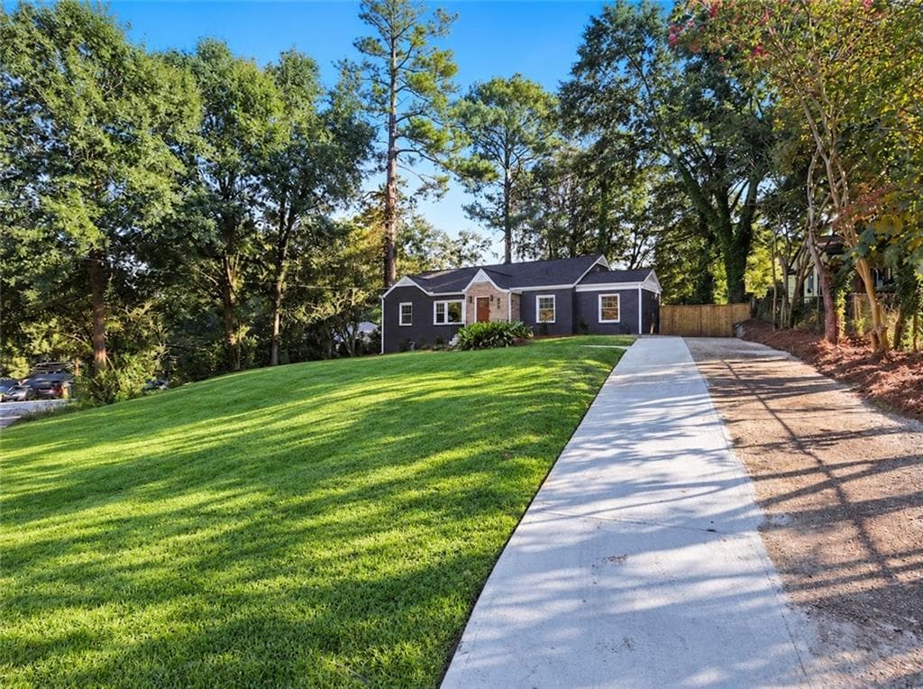 3 bedroom, 2 bathroom, 1,500 sq ft single family residence for sale at 1807 Buckeye Street, Atlanta, GA 30310 — photo 4