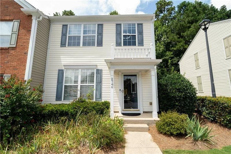 3 bedroom, 3 bathroom, 1,370 sq ft townhouse for sale at 2766 Ashleigh Lane, Alpharetta, GA 30004 — photo 2