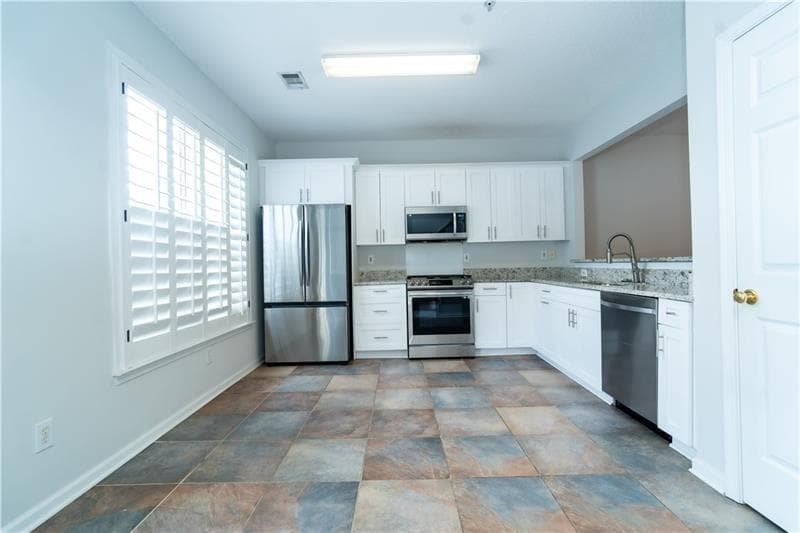 3 bedroom, 3 bathroom, 1,370 sq ft townhouse for sale at 2766 Ashleigh Lane, Alpharetta, GA 30004 — photo 5