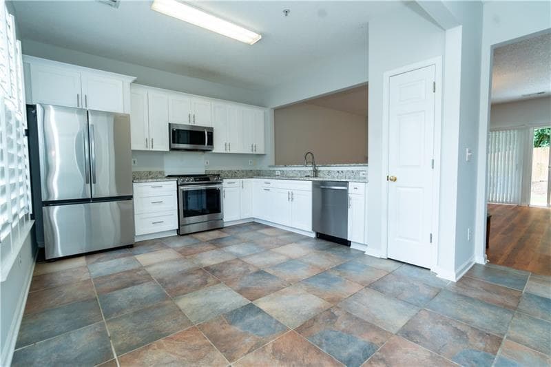 3 bedroom, 3 bathroom, 1,370 sq ft townhouse for sale at 2766 Ashleigh Lane, Alpharetta, GA 30004 — photo 6