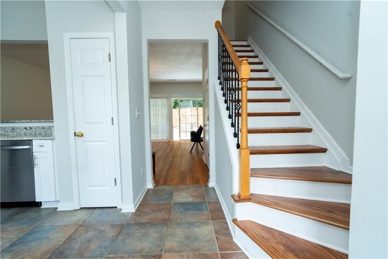 3 bedroom, 3 bathroom, 1,370 sq ft townhouse for sale at 2766 Ashleigh Lane, Alpharetta, GA 30004 — photo 8