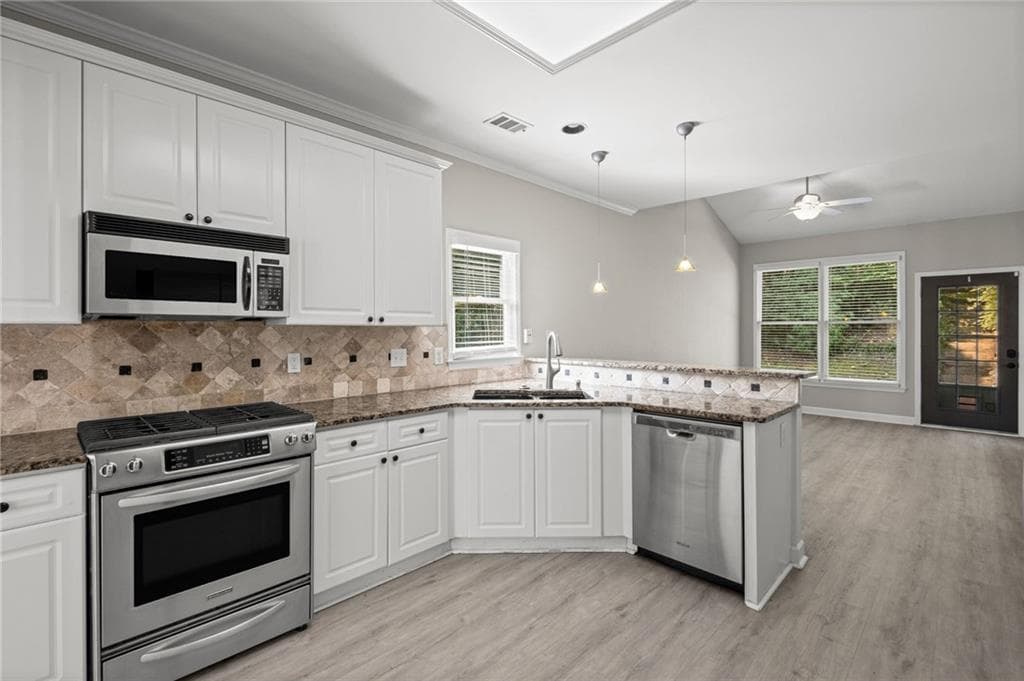 4 bedroom, 4 bathroom, 2,930 sq ft single family residence for sale at 310 Vickery Circle, Roswell, GA 30075 — photo 8