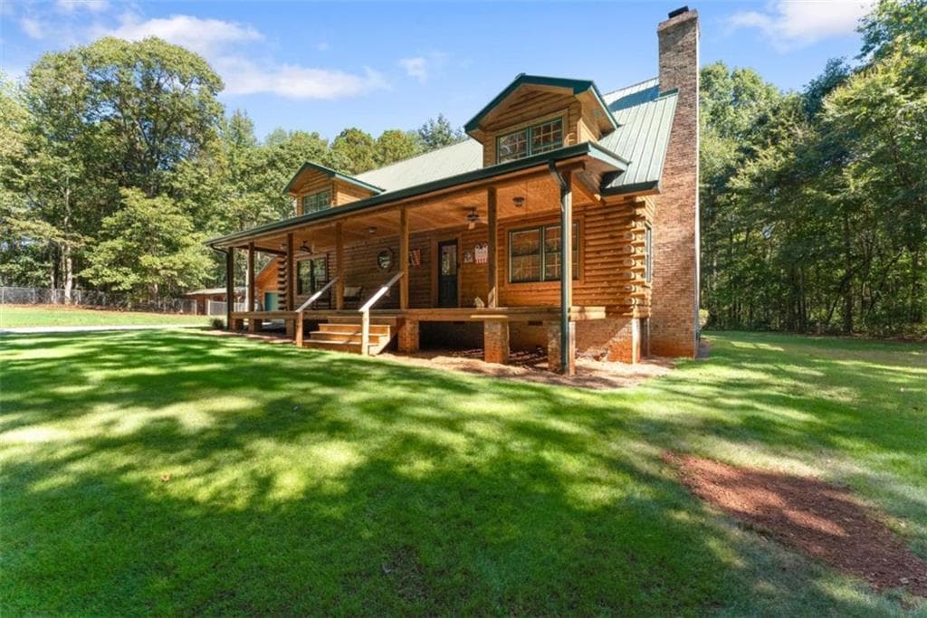 3 bedroom, 2 bathroom, 2,063 sq ft single family residence for sale at 1120 Ridgewood Drive, Pendergrass, GA 30567 — photo 3