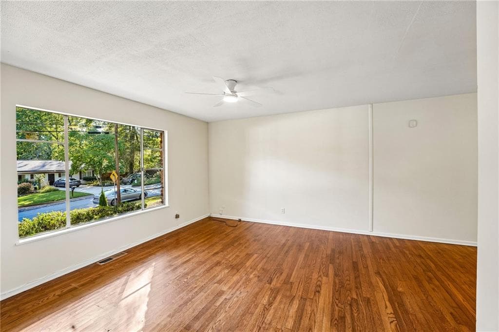 4 bedroom, 2 bathroom, 1,649 sq ft single family residence for sale at 1655 Mohawk Place, Smyrna, GA 30080 — photo 4