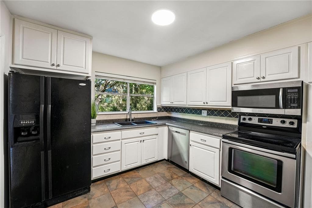 4 bedroom, 2 bathroom, 1,649 sq ft single family residence for sale at 1655 Mohawk Place, Smyrna, GA 30080 — photo 8
