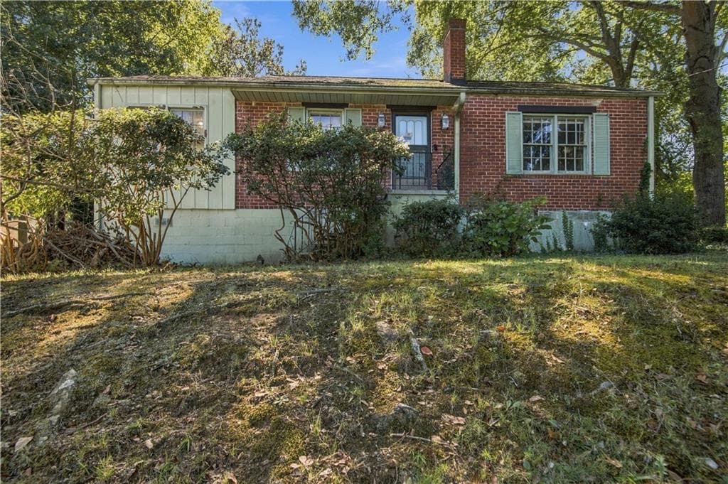 3 bedroom, 1 bathroom, 2,952 sq ft single family residence for sale at 620 S Gordon Circle, Hapeville, GA 30354