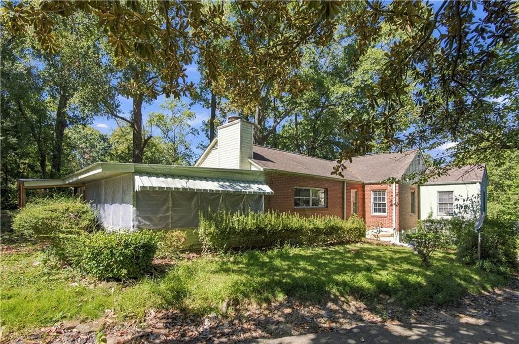 3 bedroom, 1 bathroom, 2,952 sq ft single family residence for sale at 620 S Gordon Circle, Hapeville, GA 30354 — photo 3