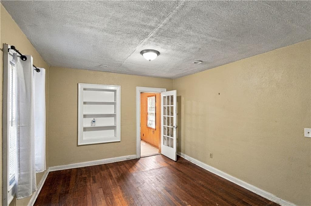 3 bedroom, 1 bathroom, 2,952 sq ft single family residence for sale at 620 S Gordon Circle, Hapeville, GA 30354 — photo 4
