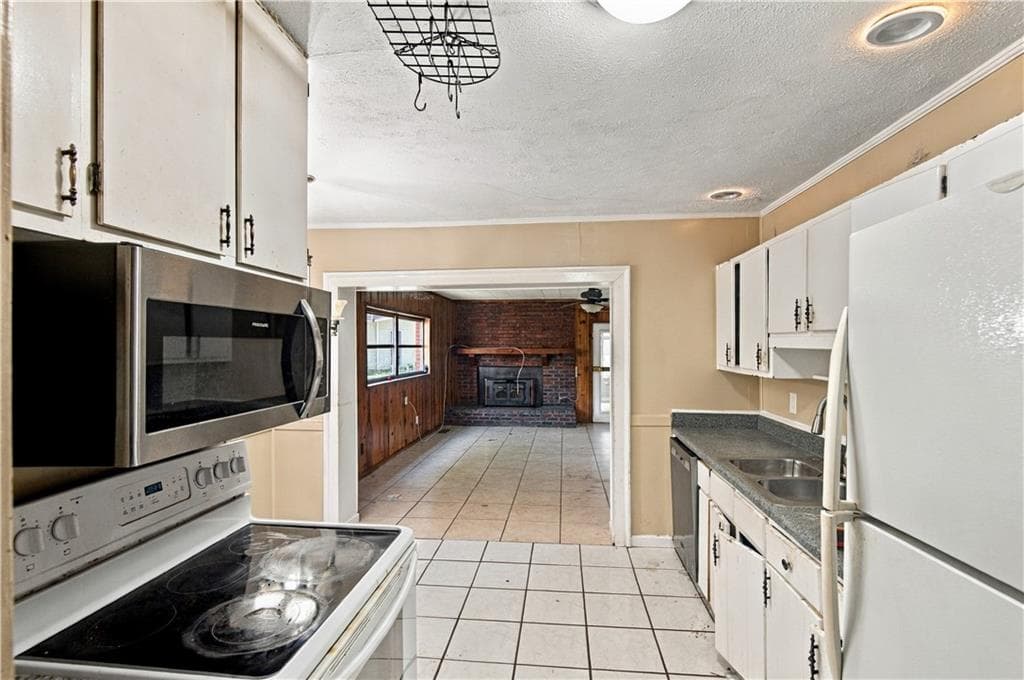 3 bedroom, 1 bathroom, 2,952 sq ft single family residence for sale at 620 S Gordon Circle, Hapeville, GA 30354 — photo 9
