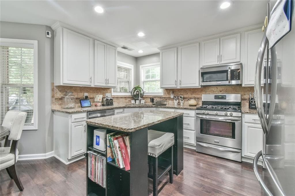 5 bedroom, 3 bathroom, 2,832 sq ft single family residence for rent at 987 Park Hollow Way, Lawrenceville, GA 30043 for $2,700 a month — photo 5