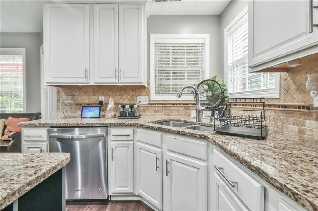 5 bedroom, 3 bathroom, 2,832 sq ft single family residence for rent at 987 Park Hollow Way, Lawrenceville, GA 30043 for $2,700 a month — photo 9