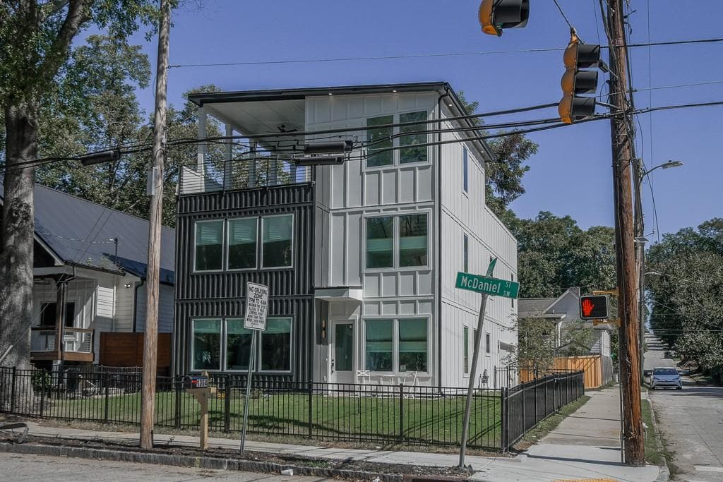 4 bedroom, 4 bathroom, 3,600 sq ft single family residence for sale at 1064 Mcdaniel Street, Atlanta, GA 30310 — photo 2