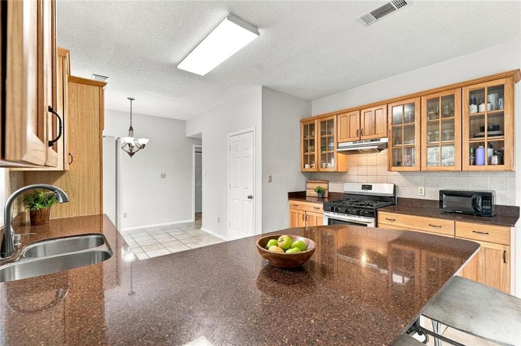 4 bedroom, 3 bathroom, 2,386 sq ft single family residence under contract at 120 Pine Rise Court, Alpharetta, GA 30022 — photo 3
