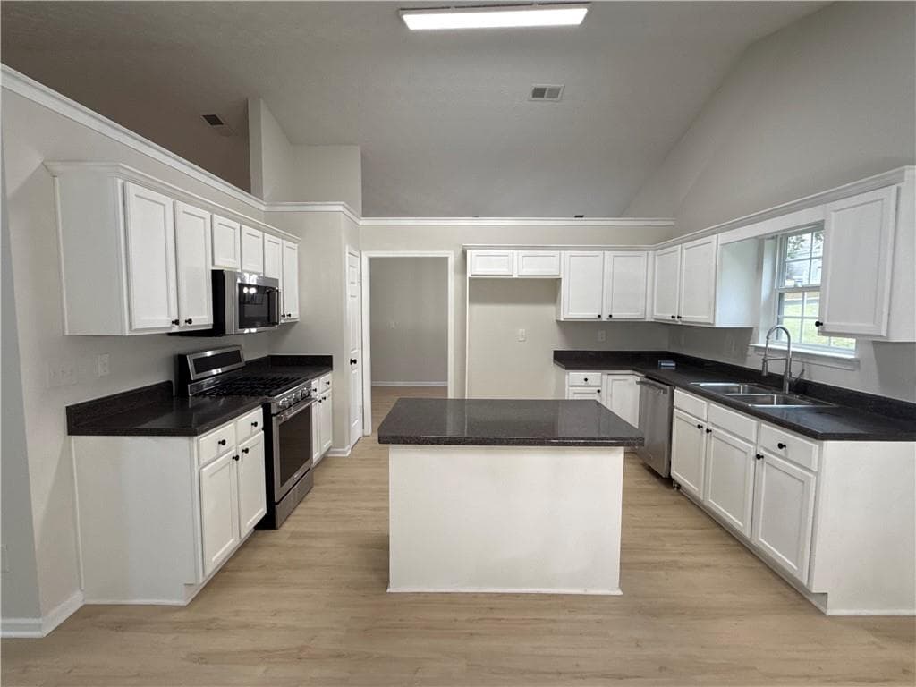 3 bedroom, 2 bathroom, 2,390 sq ft single family residence for sale at 180 Meadowbrook Court, Covington, GA 30016 — photo 3