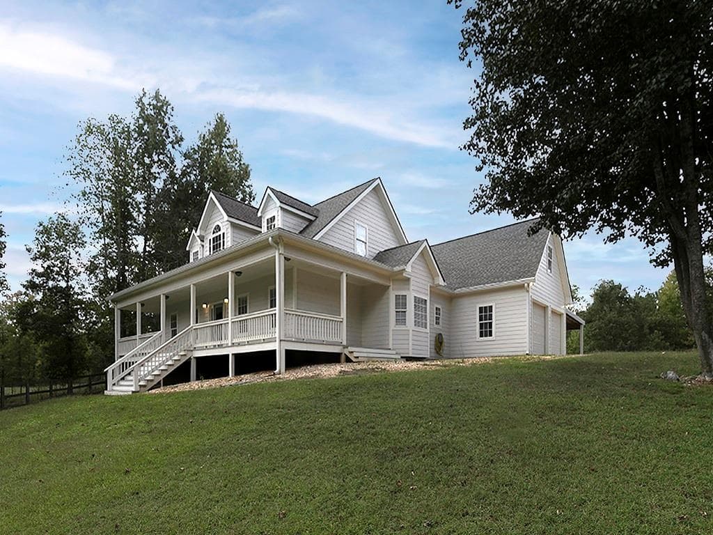 3 bedroom, 4 bathroom, 3,849 sq ft single family residence for rent at 745 Fairmont, Waleska, GA 30183 for $3,395 a month — photo 2