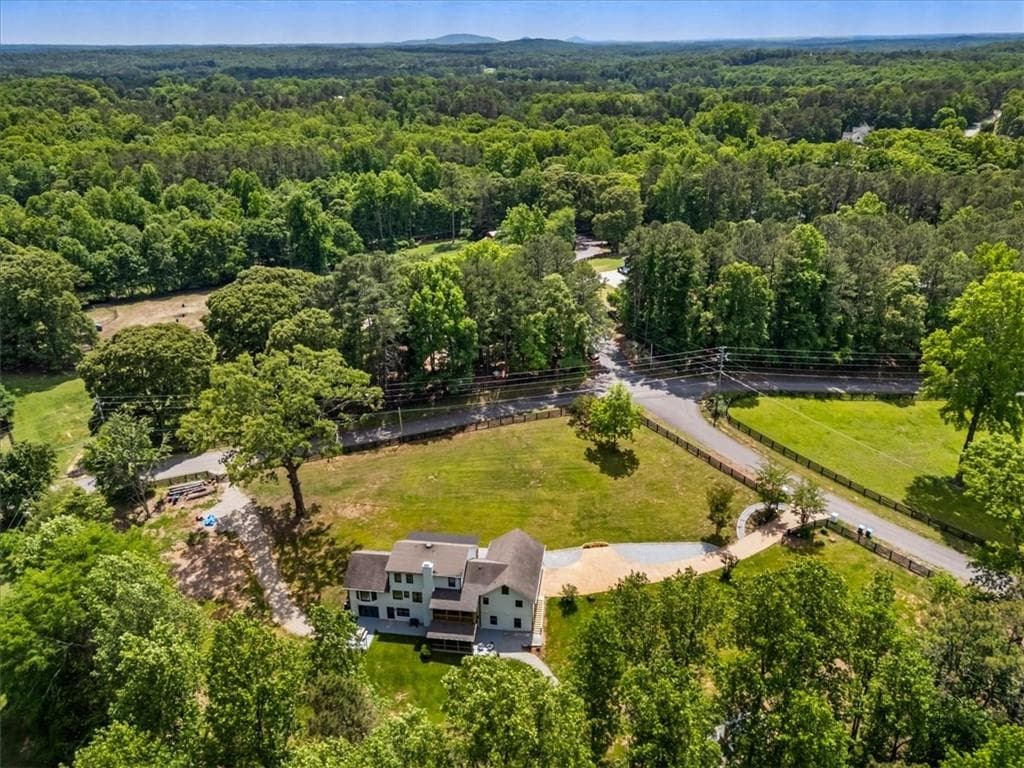4 bedroom, 4 bathroom, 4,266 sq ft single family residence for sale at 132 Dogwood Lake Trail, Alpharetta, GA 30004 — photo 5