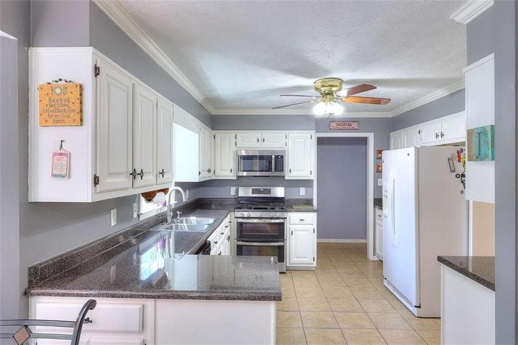 4 bedroom, 3 bathroom, 2,592 sq ft single family residence for sale at 1961 Shoreline Trace, Grayson, GA 30017 — photo 7