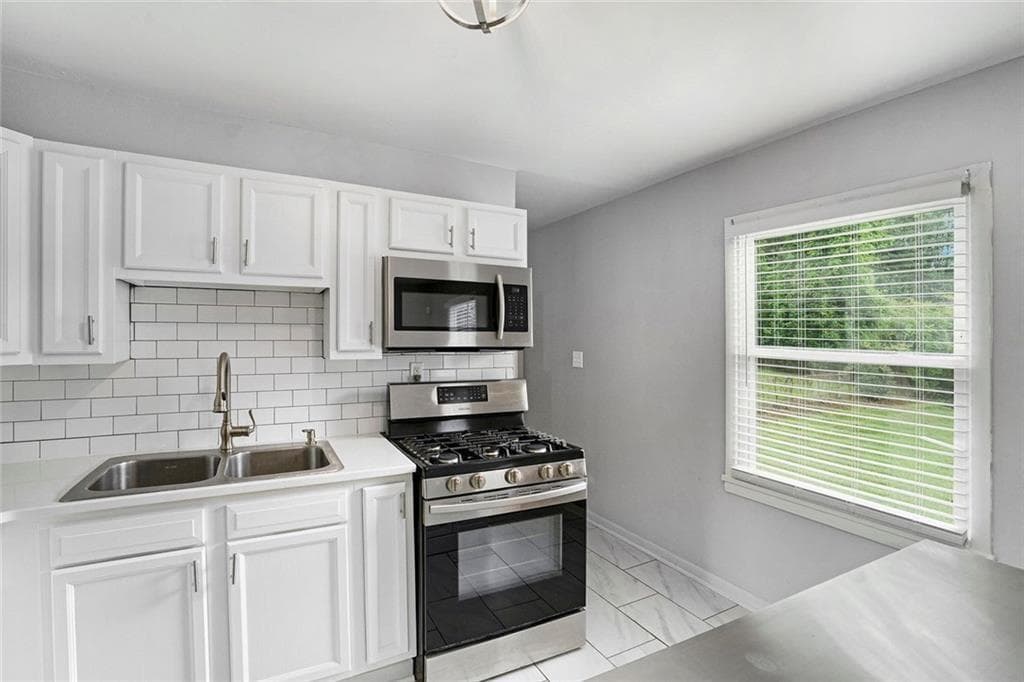 3 bedroom, 2 bathroom, 1,025 sq ft single family residence for sale at 3650 Croft Place, Atlanta, GA 30331 — photo 2