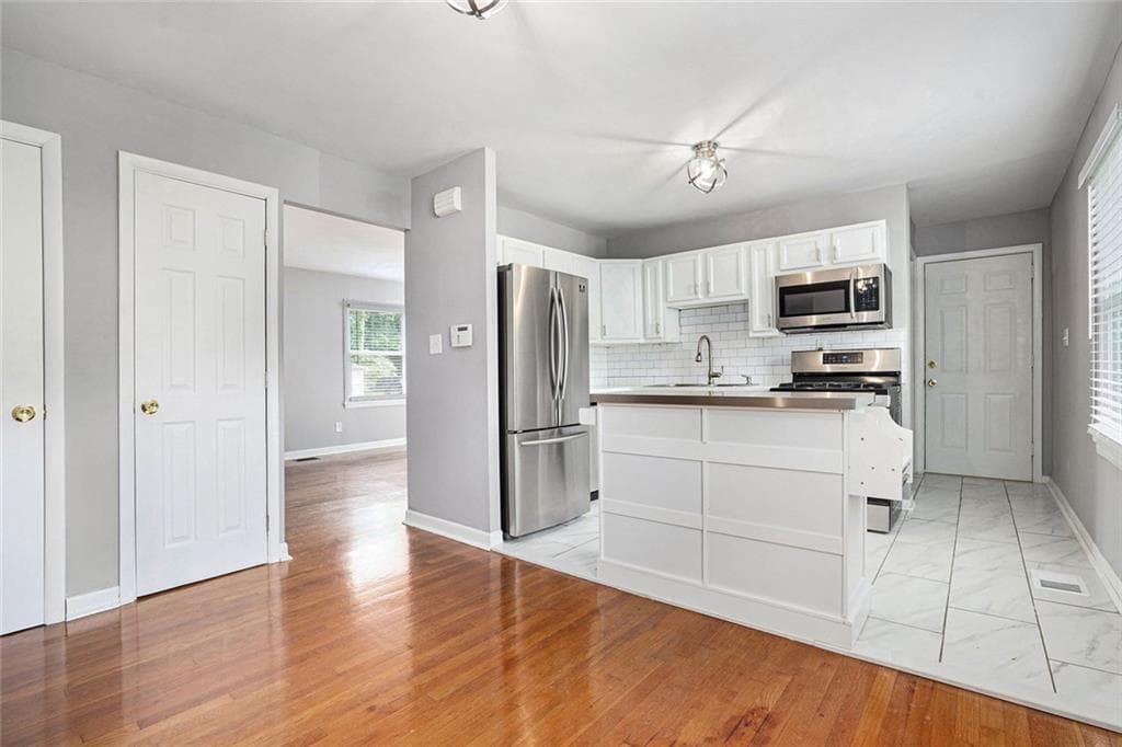 3 bedroom, 2 bathroom, 1,025 sq ft single family residence for sale at 3650 Croft Place, Atlanta, GA 30331 — photo 7