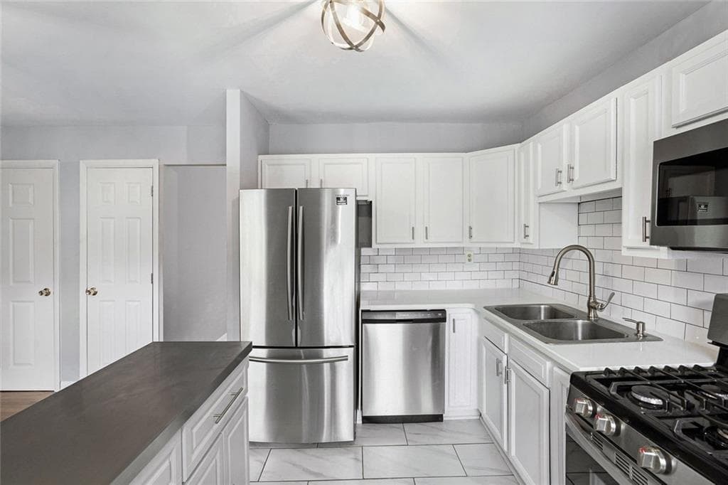 3 bedroom, 2 bathroom, 1,025 sq ft single family residence for sale at 3650 Croft Place, Atlanta, GA 30331 — photo 10