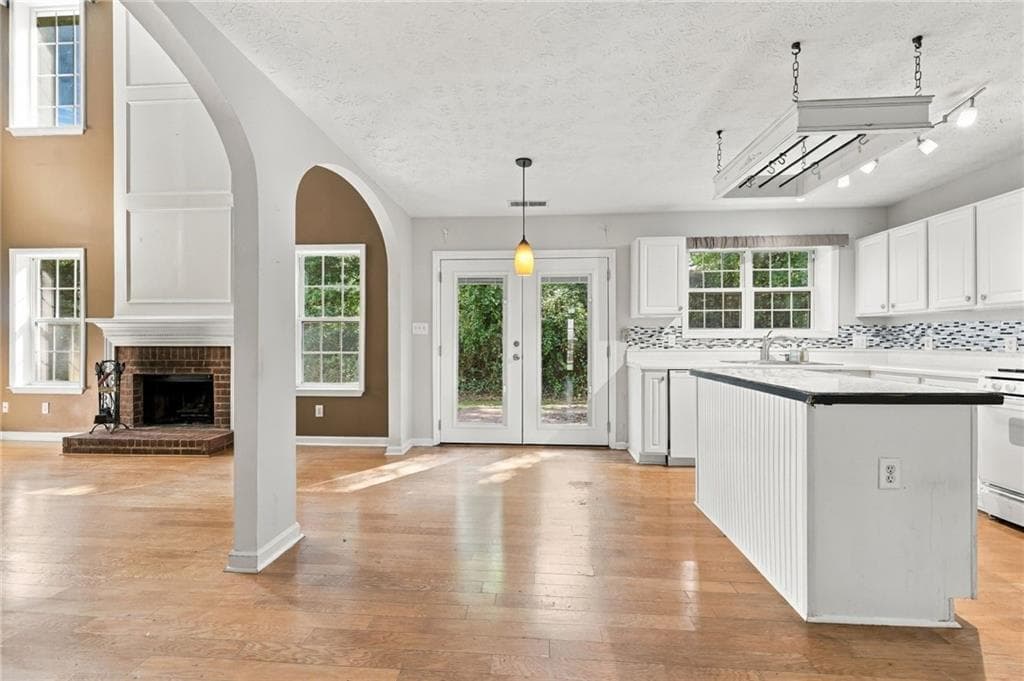 3 bedroom, 3 bathroom, 2,248 sq ft single family residence for sale at 2997 Bancroft Glen, Kennesaw, GA 30144 — photo 9