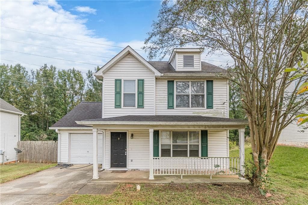 3 bedroom, 3 bathroom, 1,268 sq ft single family residence for sale at 807 Tramore Drive, Stockbridge, GA 30281