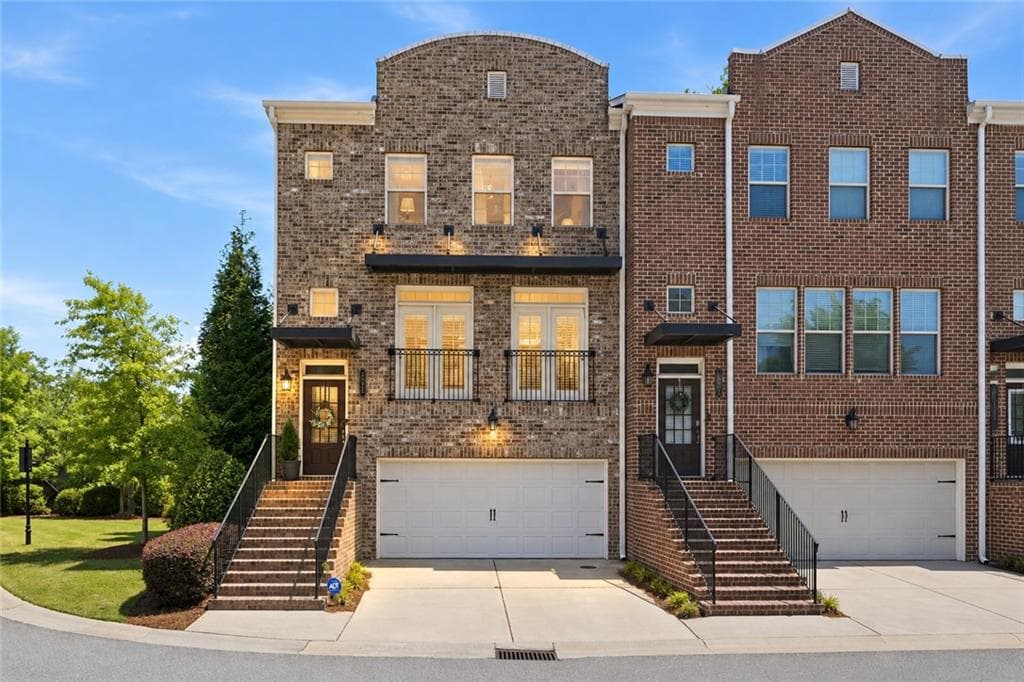 4 bedroom, 4 bathroom, 2,720 sq ft townhouse for sale at 3185 Quinn Place, Chamblee, GA 30341