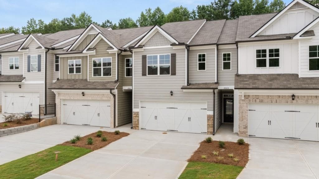 3 bedroom, 3 bathroom, 1,857 sq ft townhouse for sale at 6665 Parsons Street, Flowery Branch, GA 30542 — photo 2