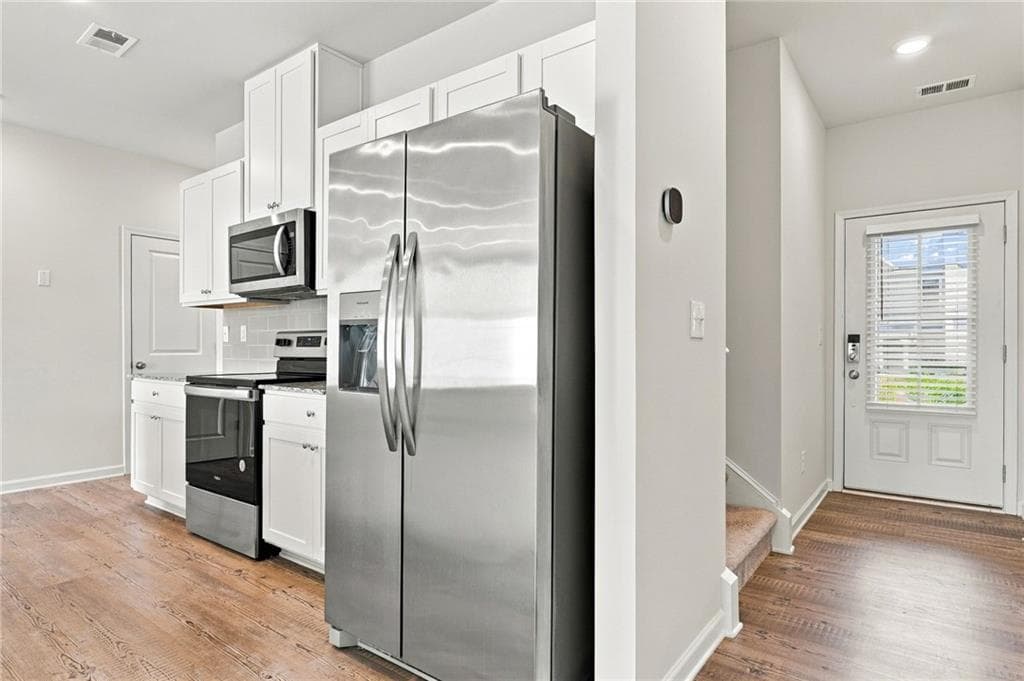 3 bedroom, 3 bathroom, 1,842 sq ft townhouse for rent at 5313 Melbourne Lane, Flowery Branch, GA 30542 for $2,050 a month — photo 6