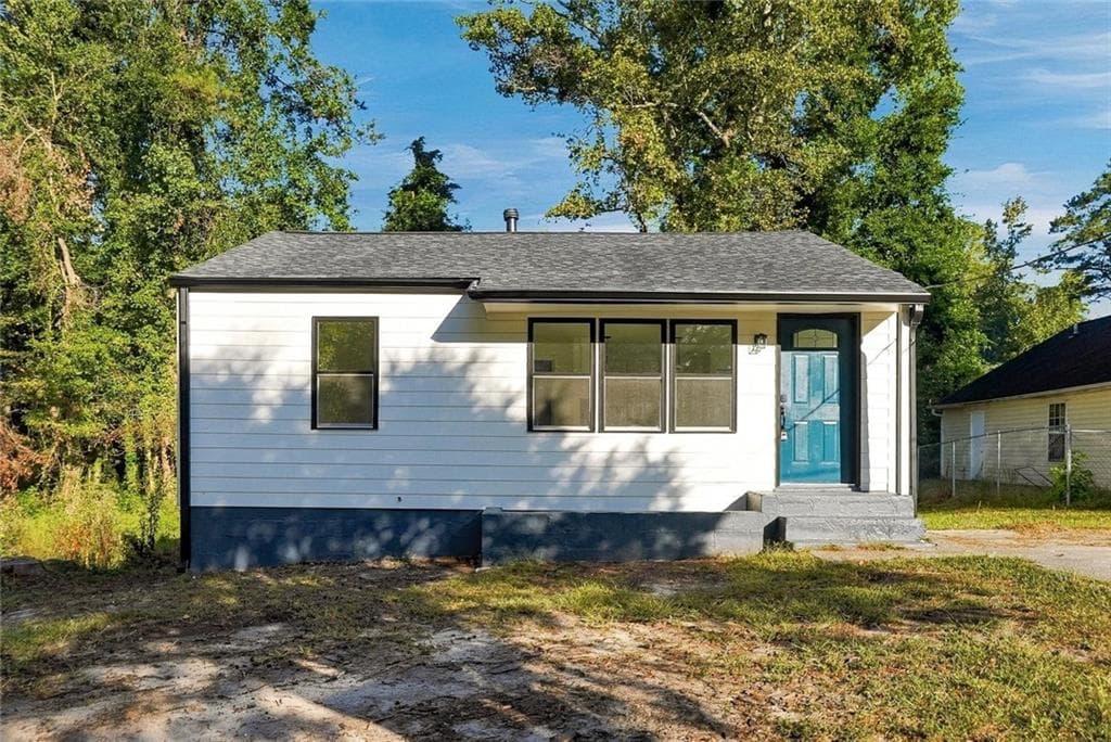 2 bedroom, 1 bathroom, 696 sq ft single family residence for rent at 2293 Ewing Street, Atlanta, GA 30331 for $1,600 a month — photo 2