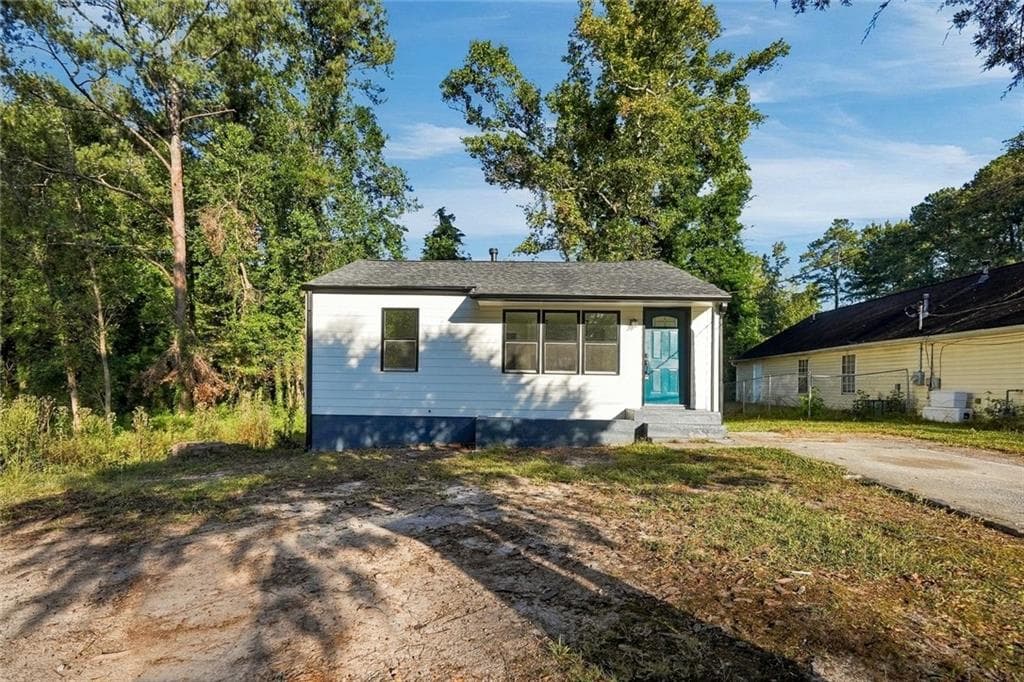2 bedroom, 1 bathroom, 696 sq ft single family residence for rent at 2293 Ewing Street, Atlanta, GA 30331 for $1,600 a month — photo 3