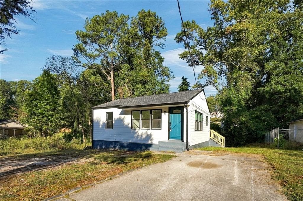 2 bedroom, 1 bathroom, 696 sq ft single family residence for rent at 2293 Ewing Street, Atlanta, GA 30331 for $1,600 a month — photo 6