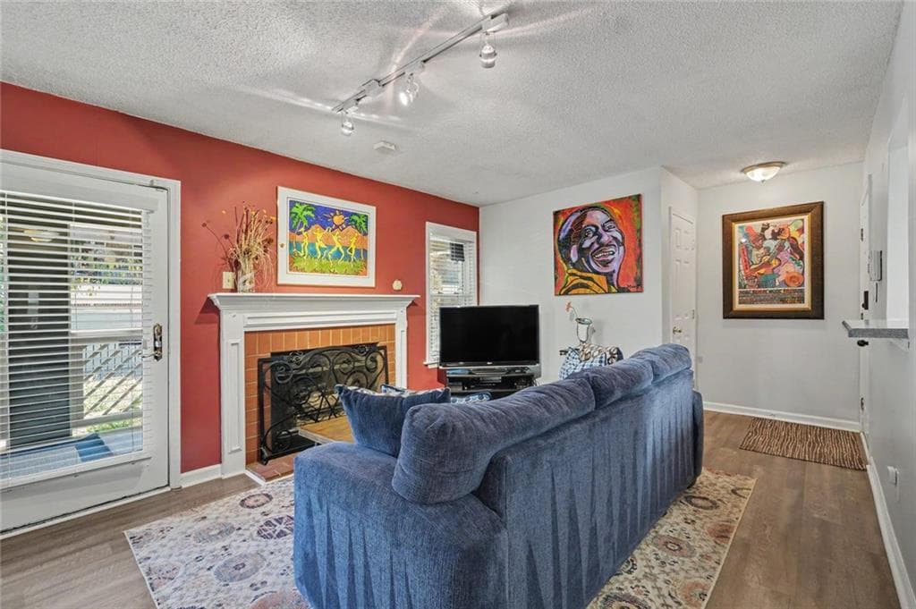 1 bedroom, 1 bathroom, 813 sq ft condominium for sale at 672 McGill Place 672, Atlanta, GA 30312 — photo 3