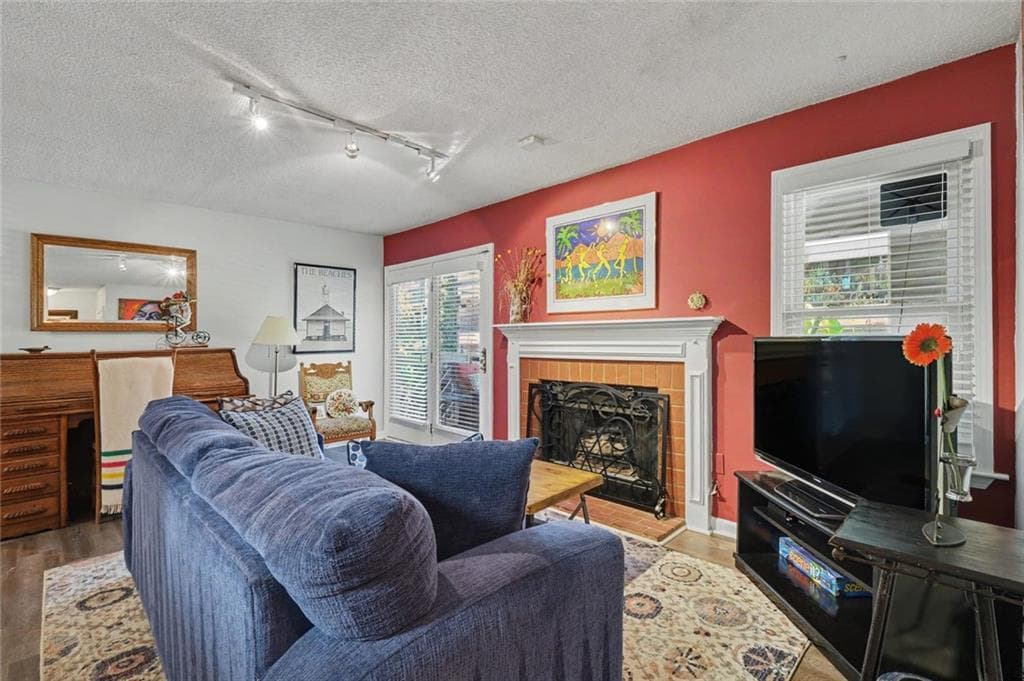 1 bedroom, 1 bathroom, 813 sq ft condominium for sale at 672 McGill Place 672, Atlanta, GA 30312 — photo 4