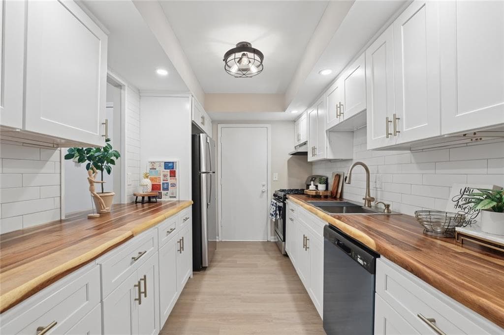 3 bedroom, 2 bathroom, 1,469 sq ft condominium for sale at 6851 Roswell Road F19, Sandy Springs, GA 30328 — photo 2