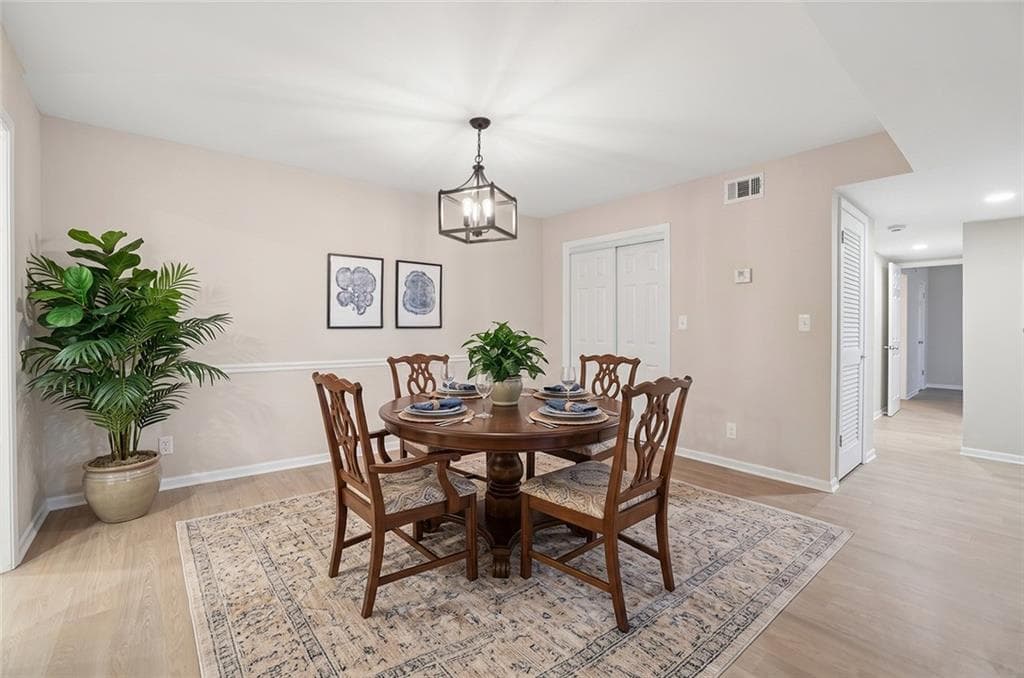 3 bedroom, 2 bathroom, 1,469 sq ft condominium for sale at 6851 Roswell Road F19, Sandy Springs, GA 30328 — photo 3