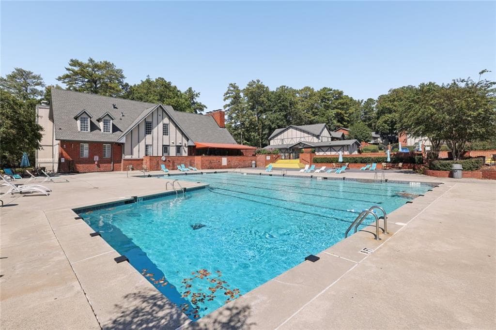 3 bedroom, 2 bathroom, 1,469 sq ft condominium for sale at 6851 Roswell Road F19, Sandy Springs, GA 30328 — photo 7
