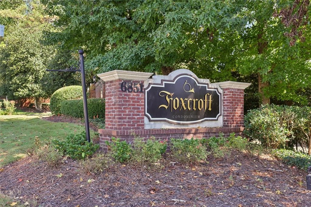 3 bedroom, 2 bathroom, 1,469 sq ft condominium for sale at 6851 Roswell Road F19, Sandy Springs, GA 30328 — photo 9