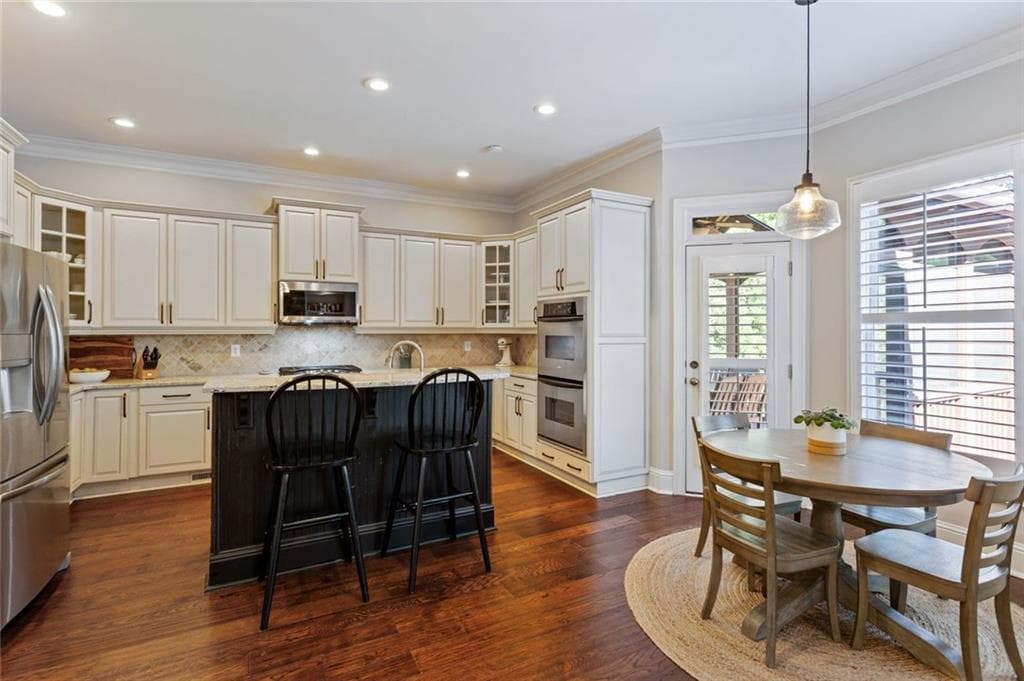 5 bedroom, 5 bathroom, 5,286 sq ft single family residence for sale at 4189 Barnes Meadow Road, Smyrna, GA 30082 — photo 4