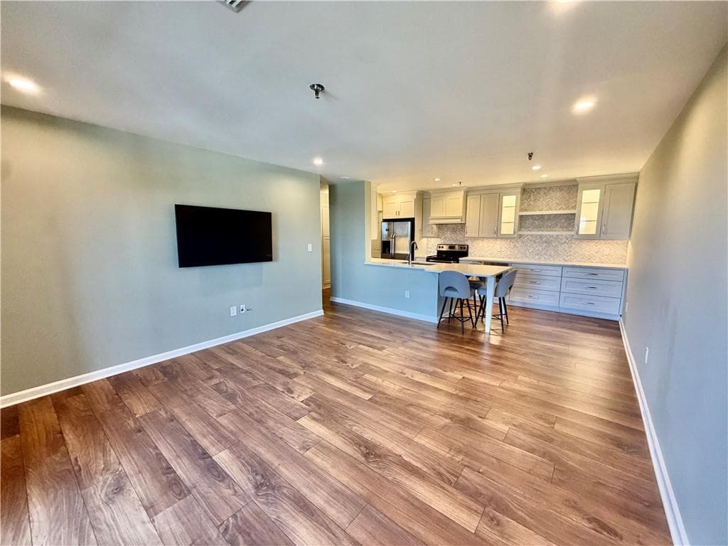 1 bedroom, 1 bathroom, 760 sq ft condominium for rent at 300 Johnson Ferry Road 1003, Sandy Springs, GA 30328 for $1,900 a month — photo 3
