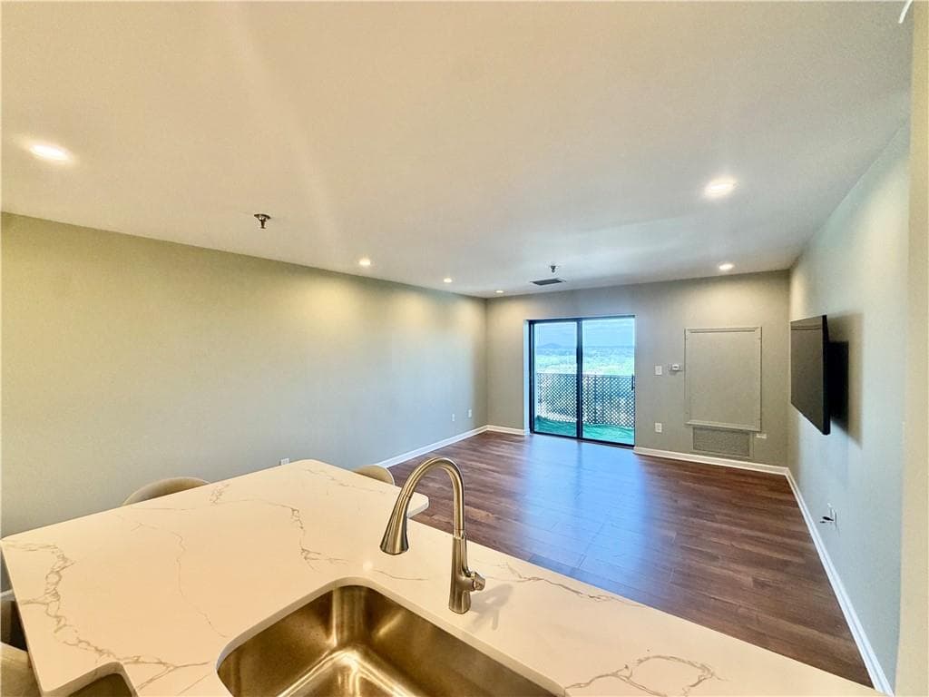 1 bedroom, 1 bathroom, 760 sq ft condominium for rent at 300 Johnson Ferry Road 1003, Sandy Springs, GA 30328 for $1,900 a month — photo 6