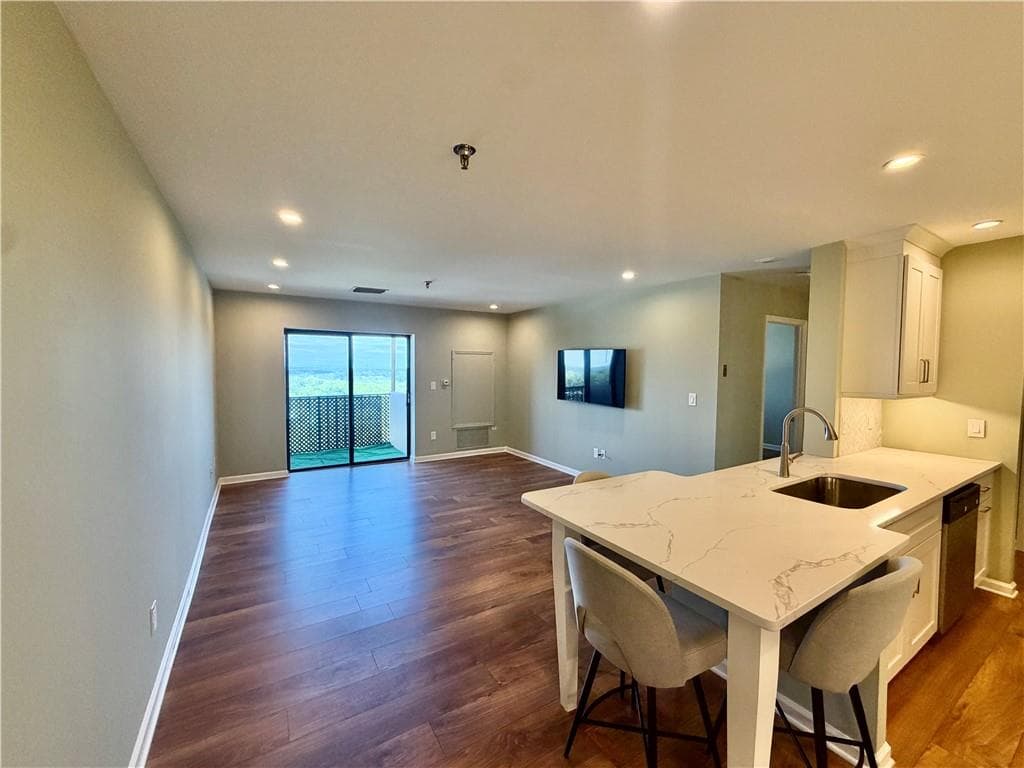 1 bedroom, 1 bathroom, 760 sq ft condominium for rent at 300 Johnson Ferry Road 1003, Sandy Springs, GA 30328 for $1,900 a month — photo 7