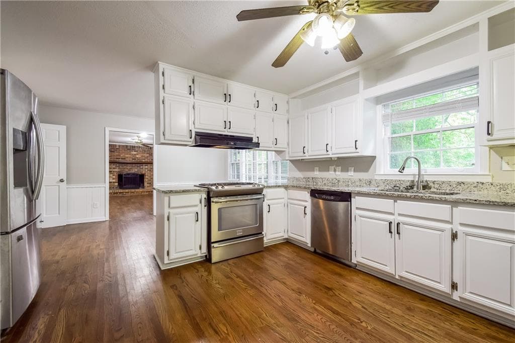 5 bedroom, 4 bathroom, 3,420 sq ft single family residence for sale at 4533 Holliston Road, Atlanta, GA 30360 — photo 2