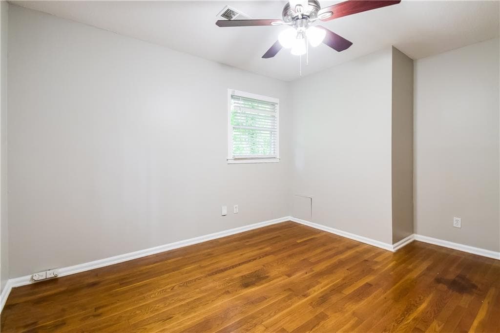 5 bedroom, 4 bathroom, 3,420 sq ft single family residence for sale at 4533 Holliston Road, Atlanta, GA 30360 — photo 6