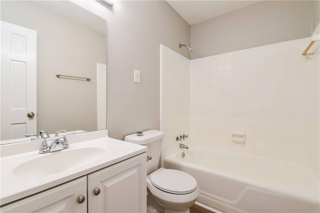 5 bedroom, 4 bathroom, 3,420 sq ft single family residence for sale at 4533 Holliston Road, Atlanta, GA 30360 — photo 7