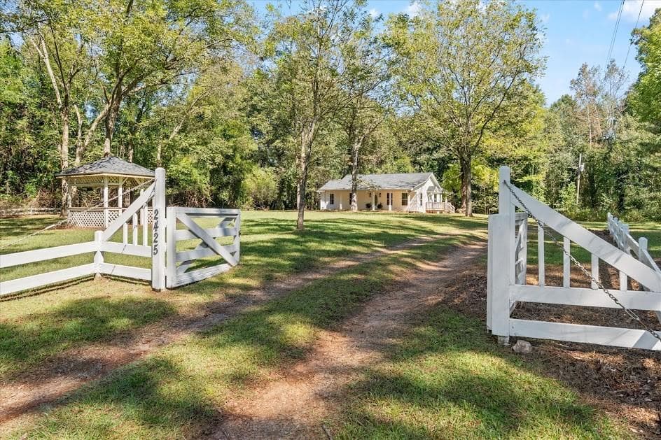 2 bedroom, 2 bathroom, 1,412 sq ft single family residence under contract at 2425 Georgia 100, Waco, GA 30182