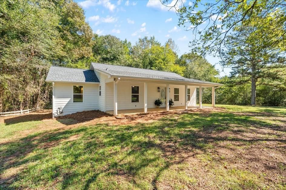 2 bedroom, 2 bathroom, 1,412 sq ft single family residence under contract at 2425 Georgia 100, Waco, GA 30182 — photo 4