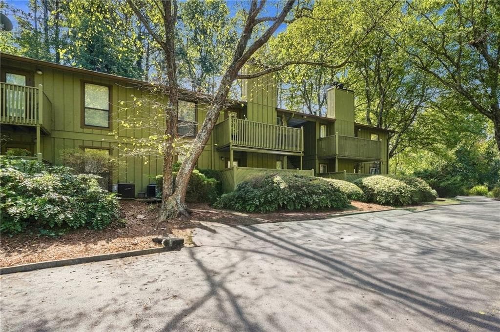 1 bedroom, 1 bathroom, 600 sq ft condominium for rent at 923 Dunbar Drive, Atlanta, GA 30338 for $1,500 a month — photo 2