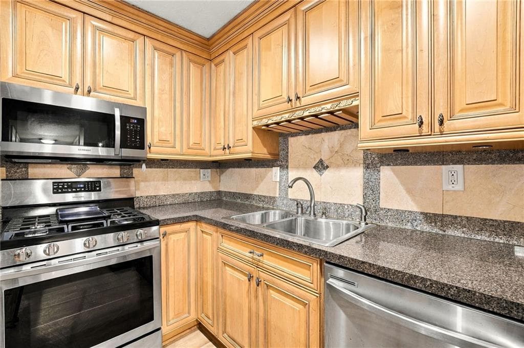1 bedroom, 1 bathroom, 600 sq ft condominium for rent at 923 Dunbar Drive, Atlanta, GA 30338 for $1,500 a month — photo 4